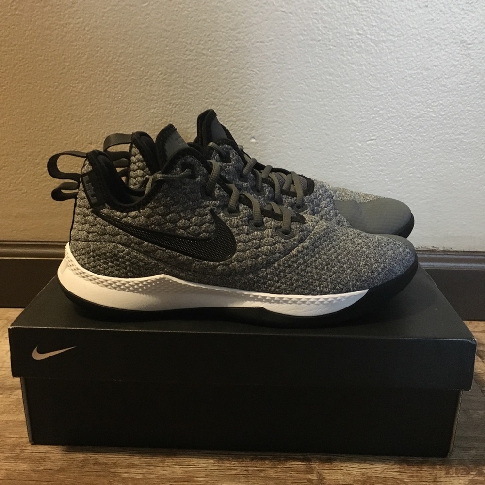 Nike LeBron Witness III 3 Black Grey Mens Size 10